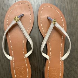 Kendra Scott flip flops